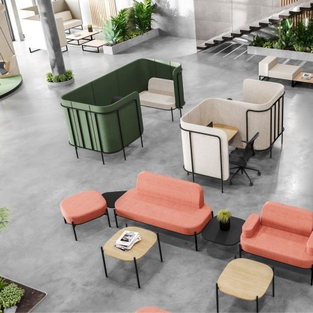 Aménagement collaboratif avec plusieurs Leaf Pod verts et blancs intégrés à un environnement végétalisé et lumineux. - Leaf Pod