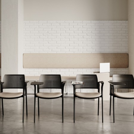 Kyos KY 220 noire alignée pour salle de formation