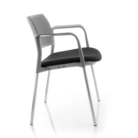 Vue de profil de la chaise Kyos 220 avec accoudoirs pour salle de conférence