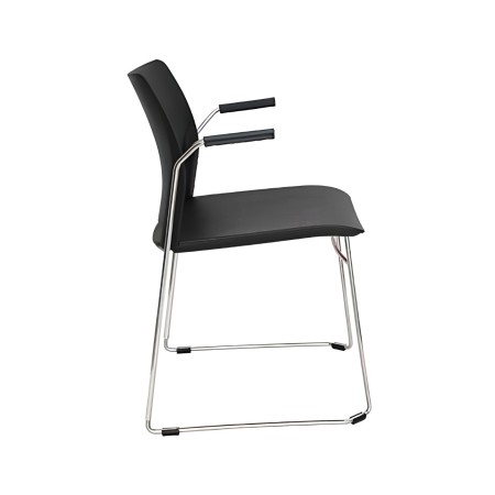 Vue latérale de la chaise Fendo FD 270 empilable avec accoudoirs