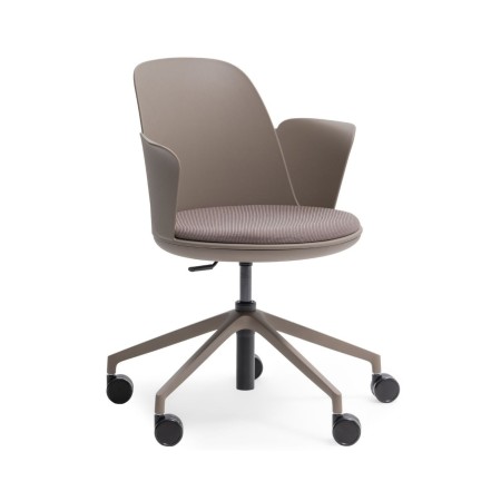 Chaise design ergonomique Haali HL 5R P en taupe avec assise tissu – vue de trois quarts