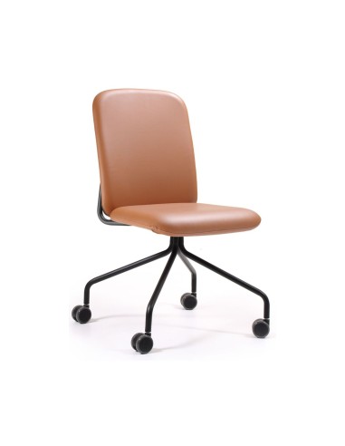 Chaise Hens HS 4K0 H en cuir cognac avec dossier haut et roulettes