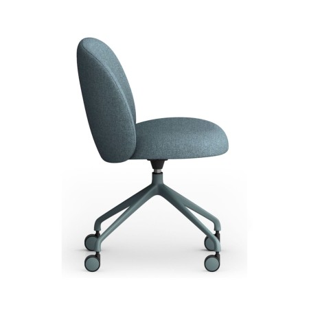 Chaise Volta avec dossier arrondi et assise ergonomique, présentée de profil pour montrer sa ligne courbe – Volta