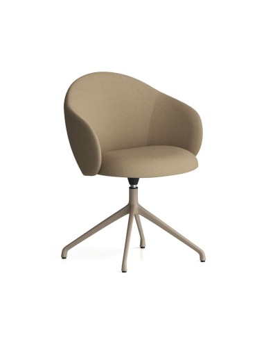 Chaise Volta pivotante en tissu beige clair, assise enveloppante avec piètement étoile métallique, vue oblique - Volta