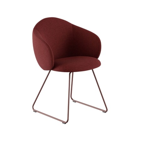 Chaise tapissée rouge avec piètement métallique luge cuivre, vue de profil - Volta