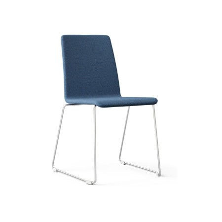 Chaise Moon tissu bleu avec base traîneau noire, vue latérale – Moon