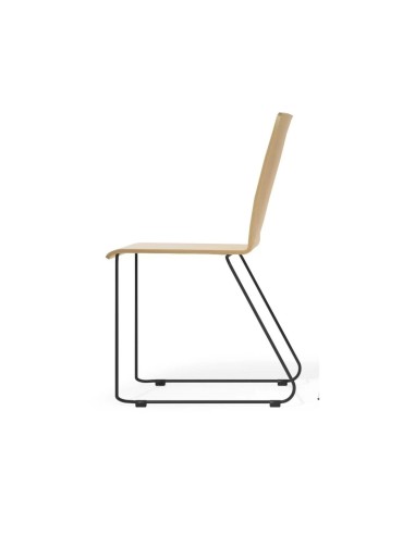 Vue latérale du modèle Moon Wood, structure fine et dossier en bois – Moon Wood