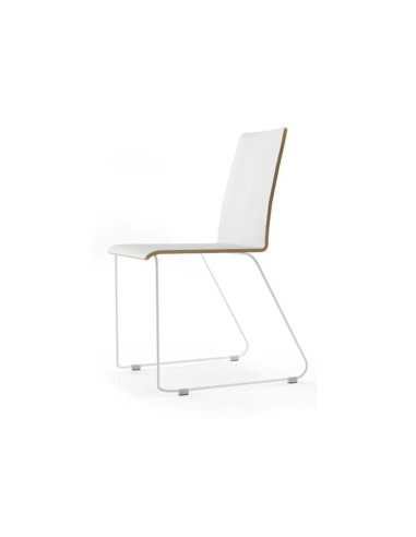 Profil de la chaise visiteur Moon Wood avec base blanche minimaliste – Moon Wood