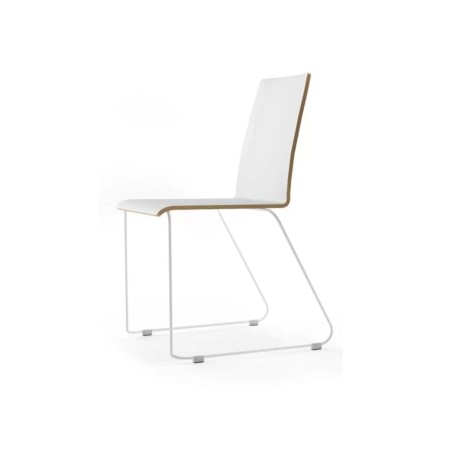 Profil de la chaise visiteur Moon Wood avec base blanche minimaliste – Moon Wood