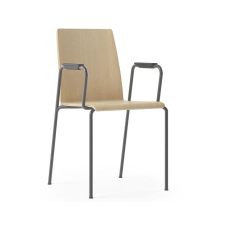 Chaise Moon Wood avec accoudoirs sur fond blancs – Moon Wood