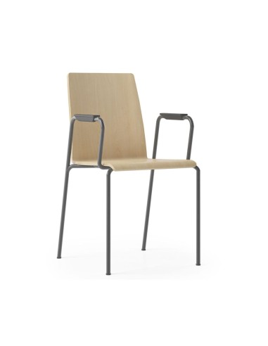 Chaise Moon Wood avec accoudoirs sur fond blancs – Moon Wood