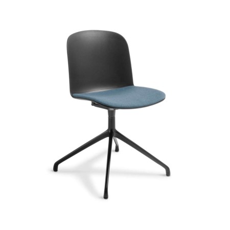 Chaise pivotante Relief avec assise tapissée bleue et coque noire sur base aluminium noire 4 branches