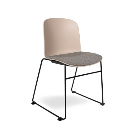 Chaise traîneau RELIEF avec assise rembourrée en tissu gris et coque beige