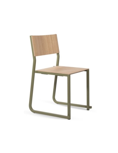 GT01 – Chaise empilable au style épuré, associant structure métallique et assise en bois naturel