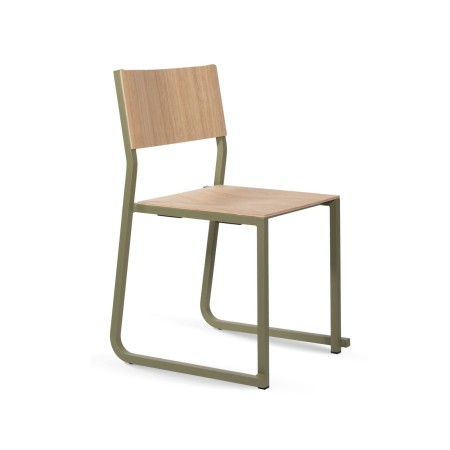 GT01 – Chaise empilable au style épuré, associant structure métallique et assise en bois naturel