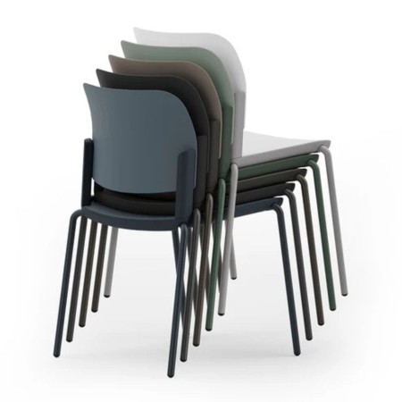 Chaise de formation Volo empilée pour stockage efficient et rapide